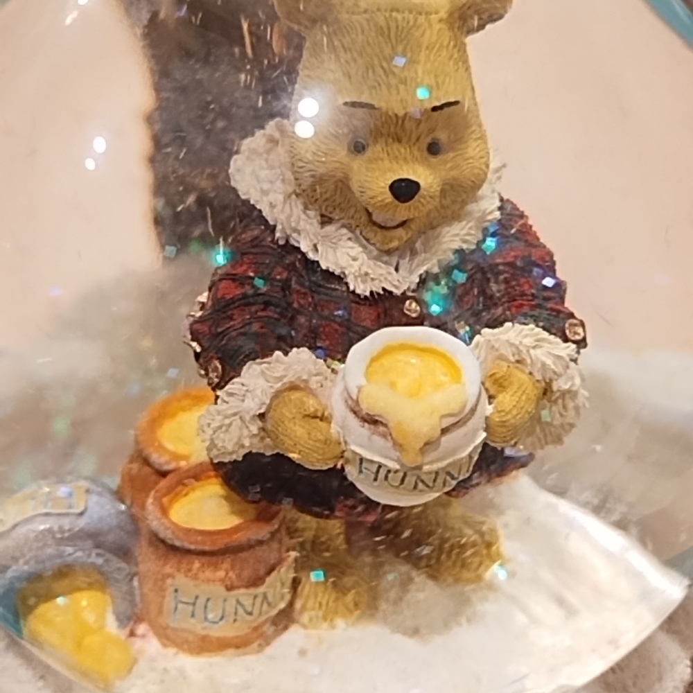 Winnie the Pooh Snow Globe Disney Boyds Collectible 100 Acre Woods Like New - Picture 8 of 10